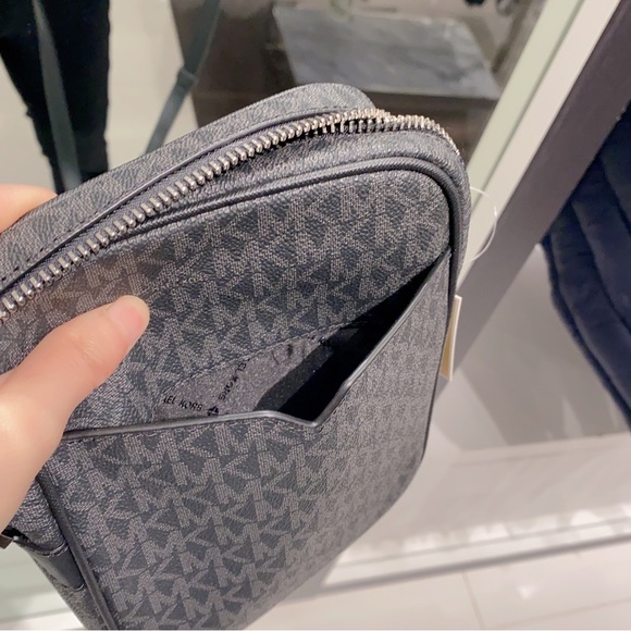 Michael Kors Jet Set Travel Flight Medium Logo Crossbody Bag in black signature - Picture 9 of 11